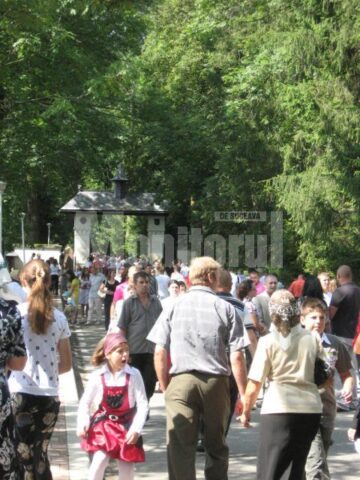 Mii de credincioși au participat la hramul Mănăstirii Putna