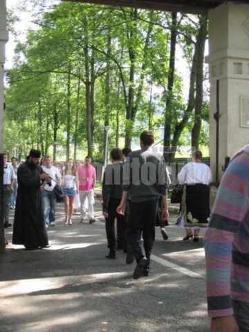 Mii de credincioși au participat la hramul Mănăstirii Putna