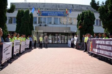 Preț de aproximativ 20 de minute, sindicaliștii au „flancat” sediul Poliției