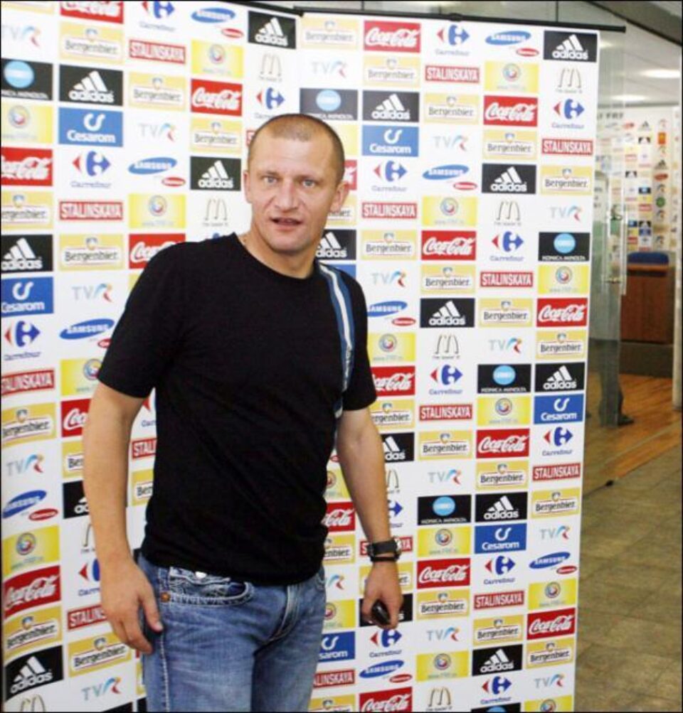 Dorinel Munteanu reclamă că fosta sa echipă nu i-a eliberat fișa fiscală Dorinel Munteanu reclamă că fosta sa echipă nu i-a eliberat fișa fiscală