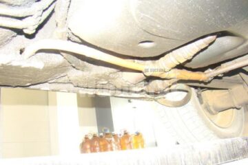 Poliția de Frontieră: Volkswagen „tunat” cu rezervoare de benzină, confiscat în Vama Siret