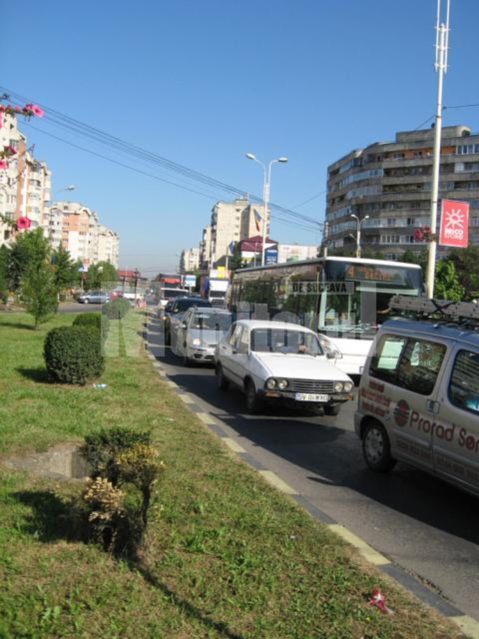Intersecție blocată parțial de lucrările de termoficare