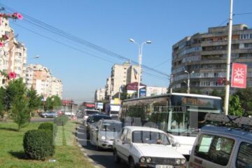 Intersecție blocată parțial de lucrările de termoficare
