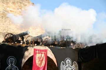 Salve de tun și lupte cavalerești în Cetatea Sucevei, la Festivalul Medieval