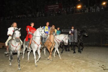 Cavalerii participanți la turnir