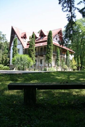 Roata istoriei: Cuibul nomenclaturii de partid de la Călinești ne costă circa un milion de dolari pe an