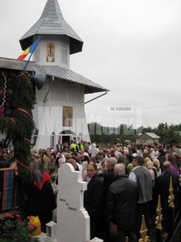 Sfințire: Biserica „Sfântul Dumitru” din Hănțești, jertfă a creștinilor adusă milostivului Dumnezeu