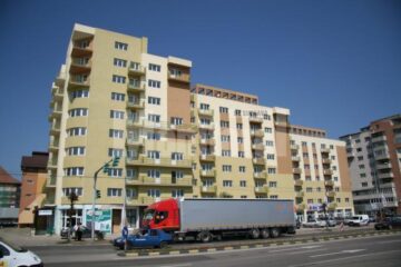 Cele trei blocuri nu sunt gata nici măcar la un an de la data anunțată pentru finalizarea lucrărilor