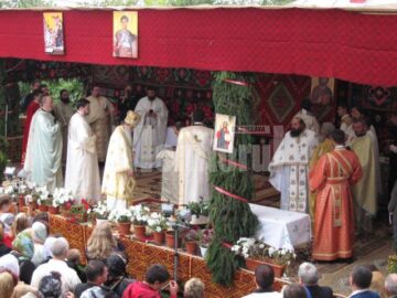 Sfințire: Biserica „Sfântul Dumitru” din Hănțești, jertfă a creștinilor adusă milostivului Dumnezeu