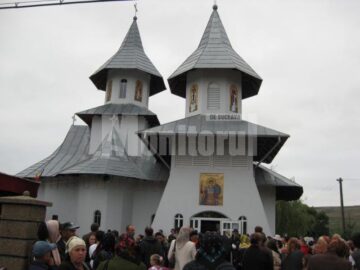 Sute de credincioși au participat la sfințirea Bisericii „Sfântul Dumitru” din Hănțești