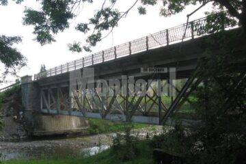 Pod metalic și canton, construite de italieni la Mălini