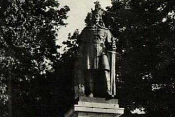 Statuia lui Ștefan cel Mare, pe când era la intrarea în parcul din centrul Sucevei