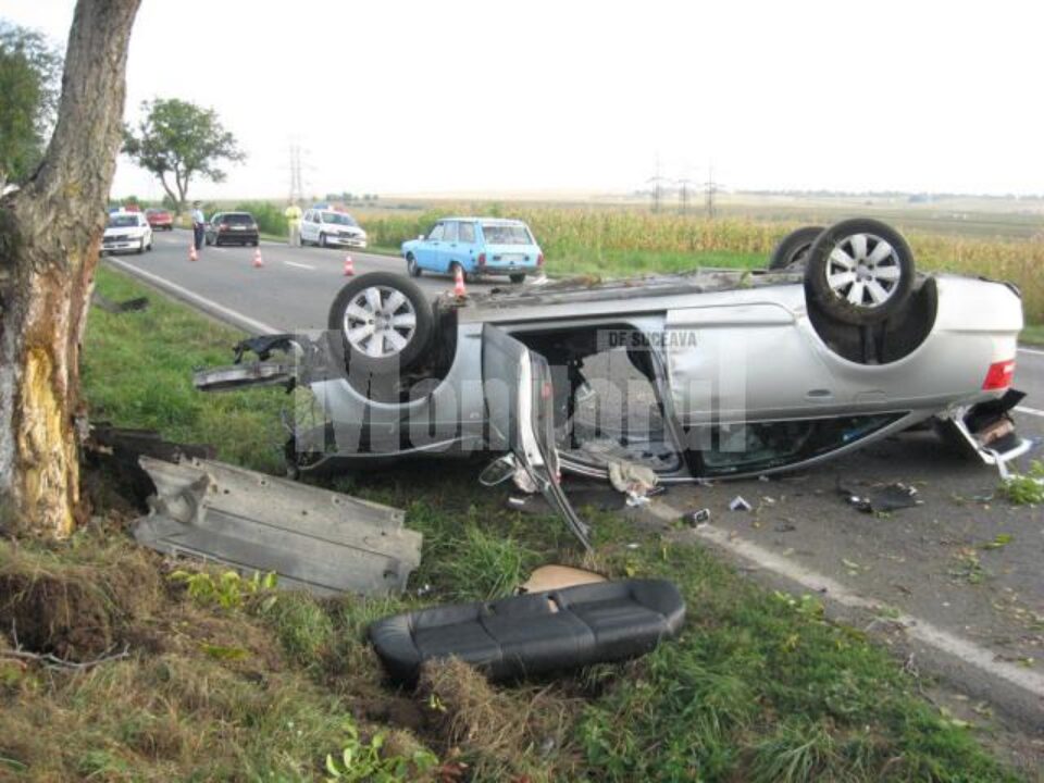 Bucăți din autoturism au fost împrăștiate pe o rază de câteva zeci de metri