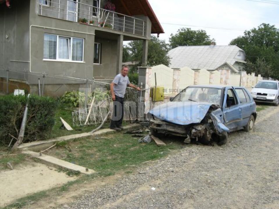 Mașina și gardul, făcute praf