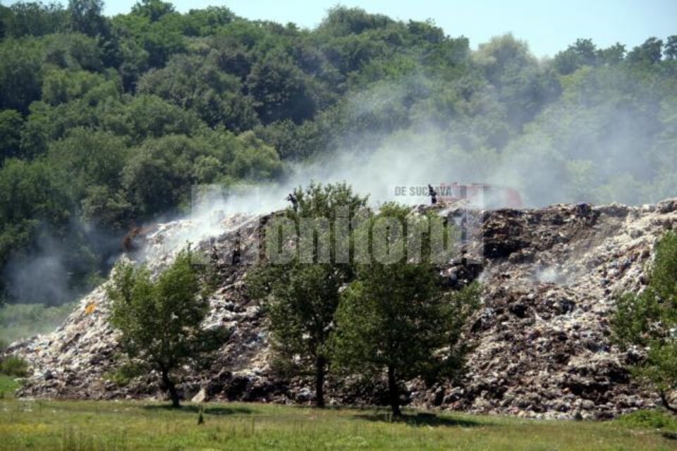 Teoretic, groapa de gunoi a Sucevei ar trebui să fie închisă încă de la începutul anului