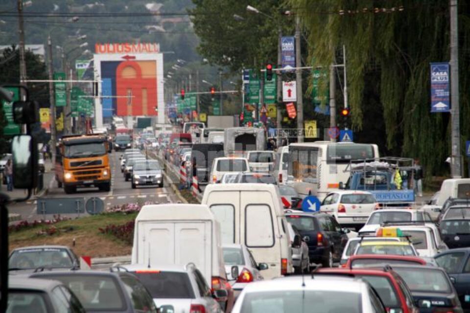 Circulația pe principala arteră a Sucevei, restricționată de mâine, după o amânare de două zile