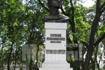 Bustul lui Ciprian Porumbescu din Parcul Central al Sucevei