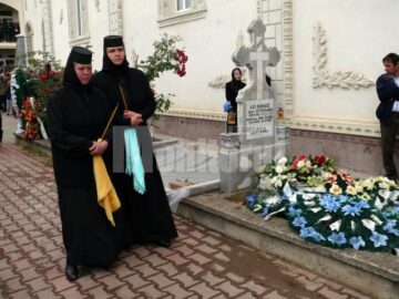 Măicuțe de la Mănăstirea Brădățel
