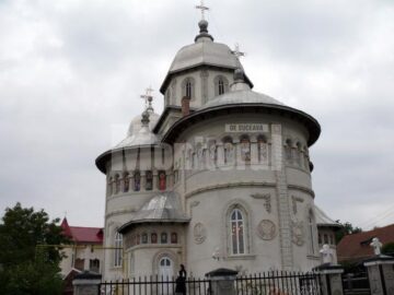Catedrala "Sfinții Împărați Constantin și Elena" din Fălticeni