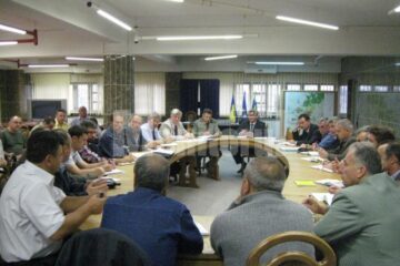 Comandamentul săptămânal, care are loc la Primăria Suceava, cu toate părțile implicate în această acțiune