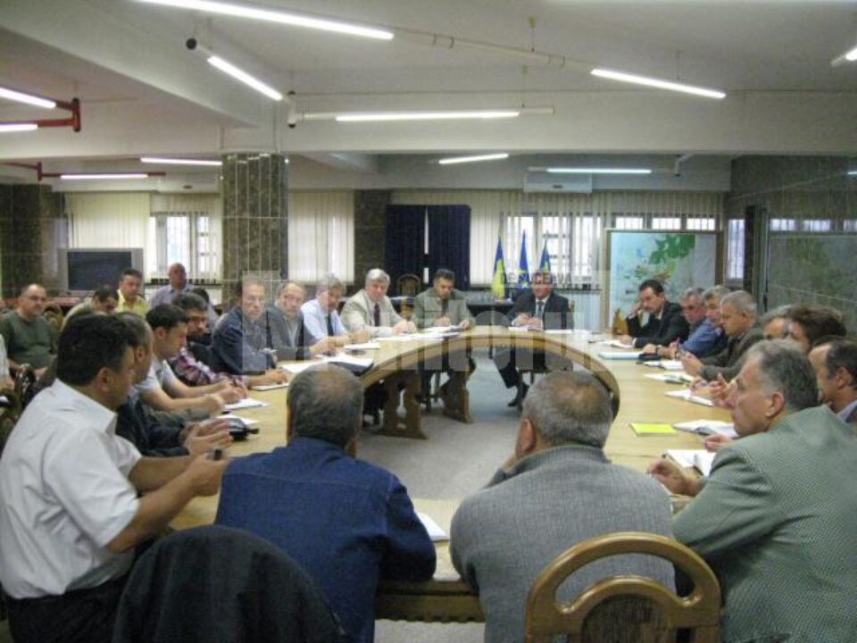 Comandamentul săptămânal, care are loc la Primăria Suceava, cu toate părțile implicate în această acțiune