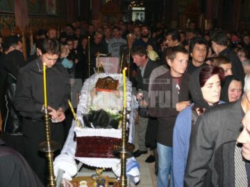Ultimul drum: Peste 2.000 de credincioși, prezenți la funeraliile preotului protoiereu Vasile Sandu