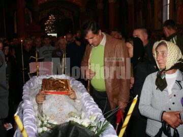 Ultimul drum: Peste 2.000 de credincioși, prezenți la funeraliile preotului protoiereu Vasile Sandu