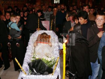 Ultimul drum: Peste 2.000 de credincioși, prezenți la funeraliile preotului protoiereu Vasile Sandu