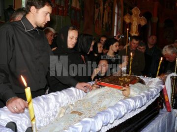 Ultimul drum: Peste 2.000 de credincioși, prezenți la funeraliile preotului protoiereu Vasile Sandu