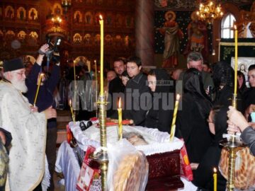 Ultimul drum: Peste 2.000 de credincioși, prezenți la funeraliile preotului protoiereu Vasile Sandu