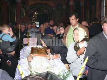 Ultimul drum: Peste 2.000 de credincioși, prezenți la funeraliile preotului protoiereu Vasile Sandu