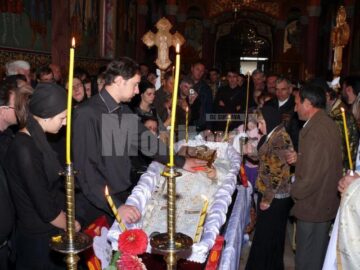 Ultimul drum: Peste 2.000 de credincioși, prezenți la funeraliile preotului protoiereu Vasile Sandu