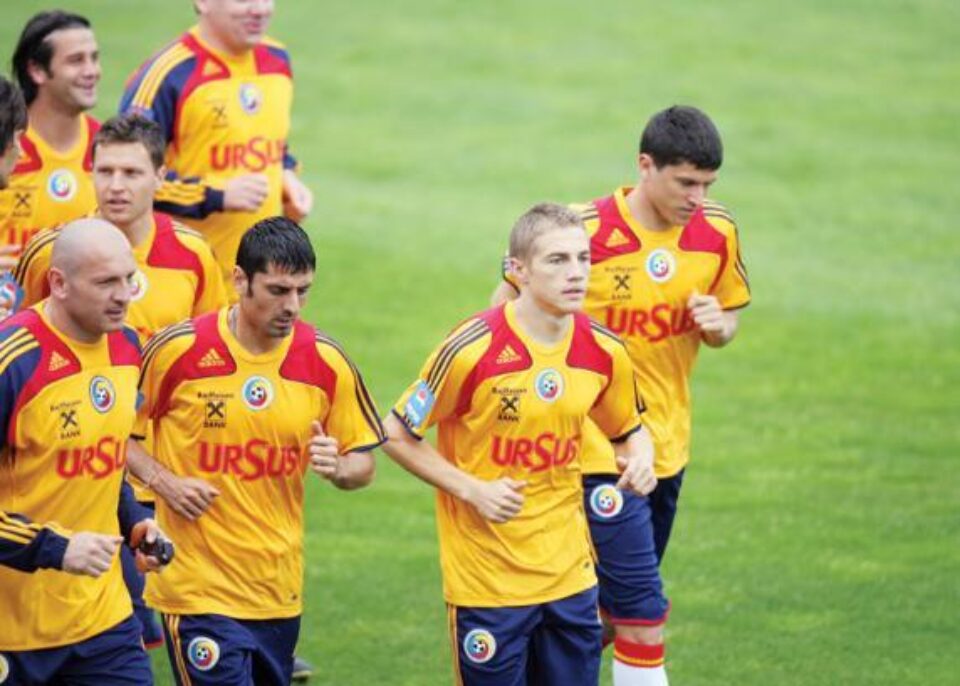 Mihai Roman (prim plan) a ajuns în atenția marilor echipe de fotbal