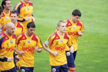 Mihai Roman (prim plan) a ajuns în atenția marilor echipe de fotbal