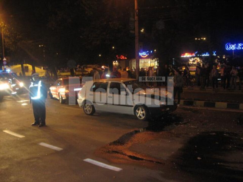 Marți noapte: Accident în față la Carrefour, după ce un șofer a încălecat scuarul dintre benzi