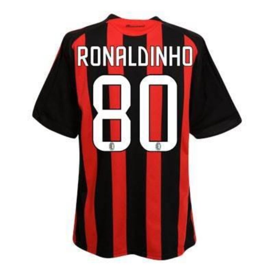 Tricoul lui Ronaldinho, vândut la Iași