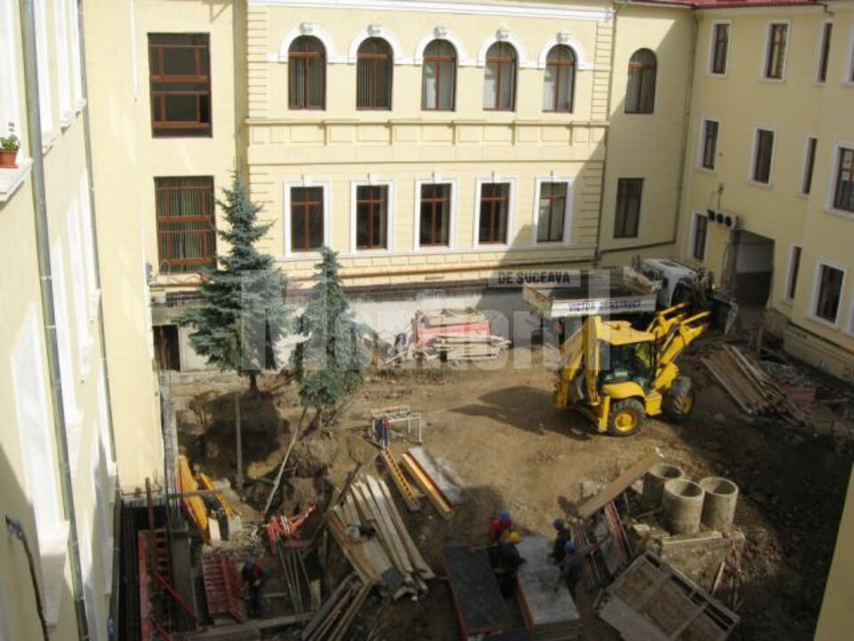 În curtea interioară va fi amenajată și o parcare