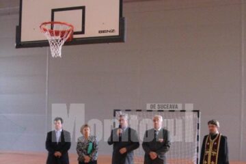 Deschiderea anului școlar în noua sală de sport din cartierul Obcini