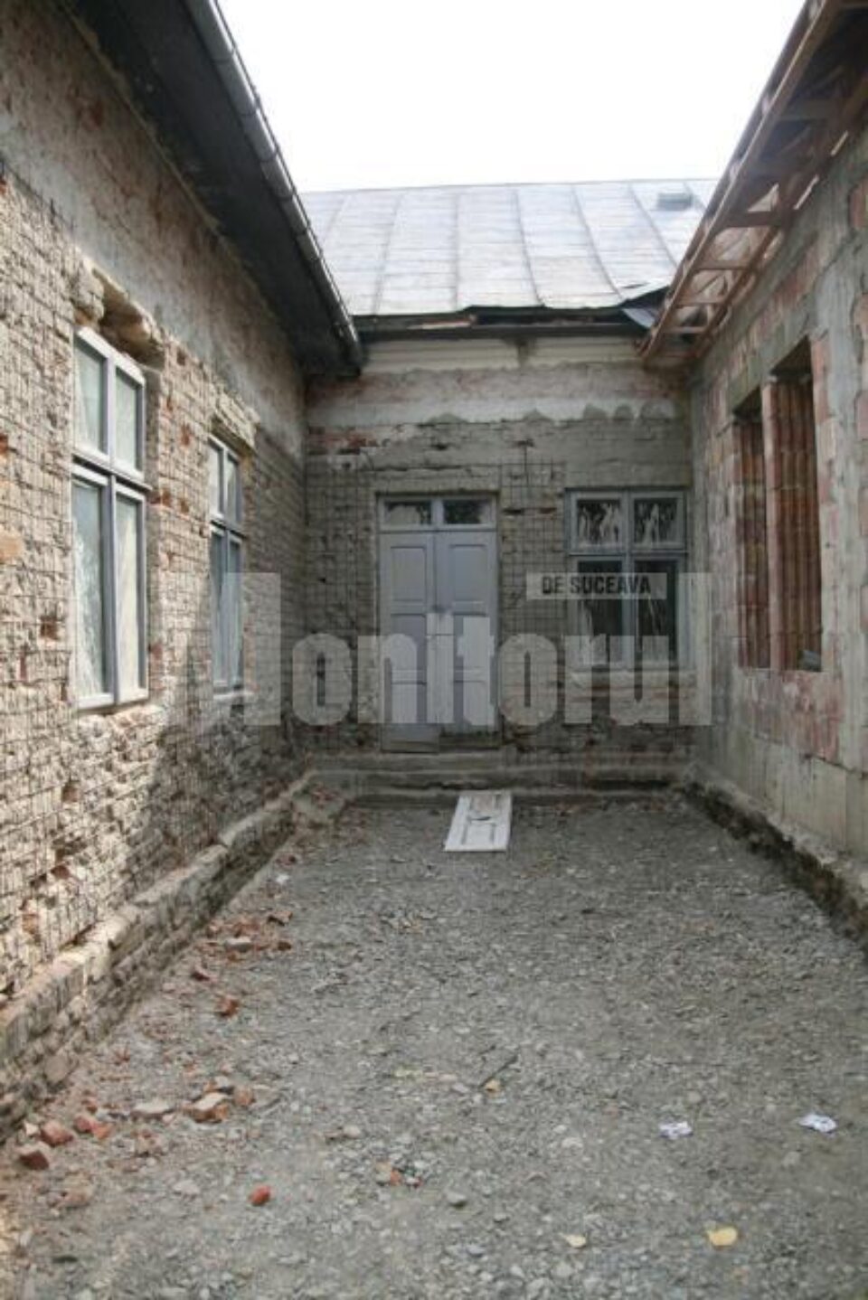 Așa arată școala în care ar fi trebuit să sune clopoțelul pentru copiii din Vășcăuți