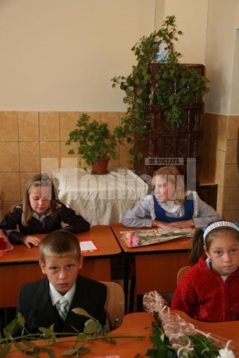 Bucătărie cu sobă și plită, transformată într-o sală de clasă