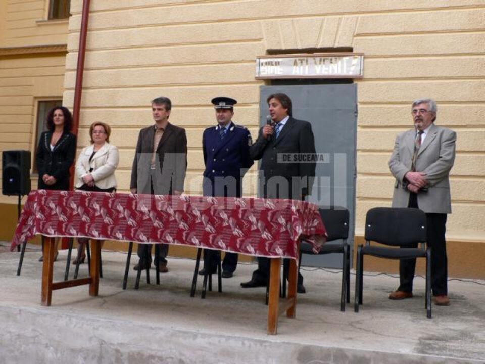 La Fălticeni, aproape opt mii de elevi au început noul an școlar