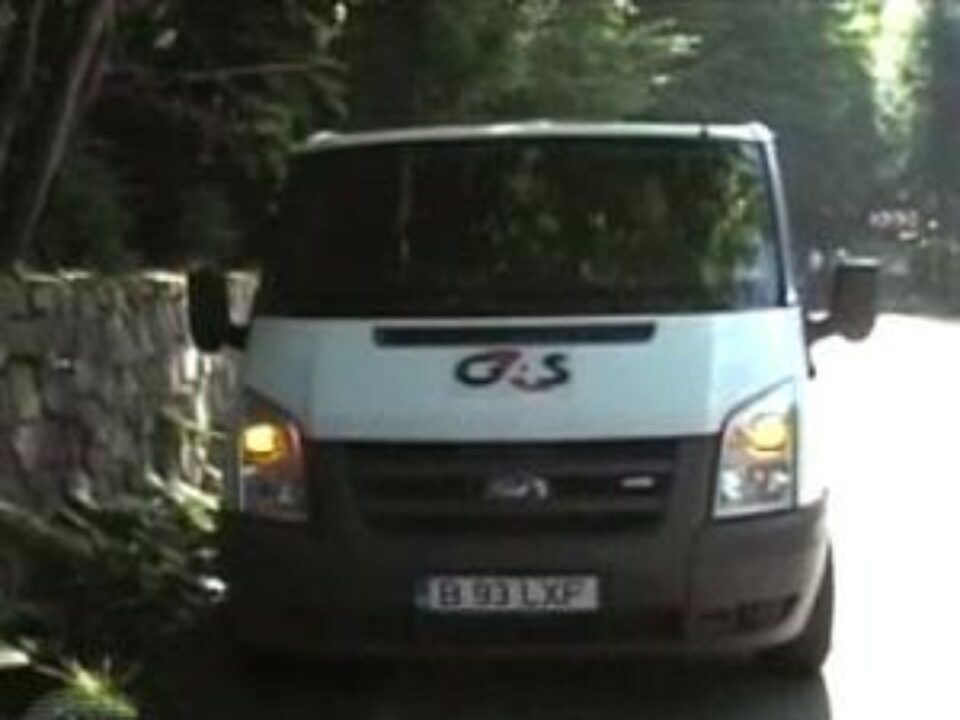 Mașina de transport valori a fost atacată, ieri dimineață, într-o zonă izolată din Pasul Gutâi. Foto: stirileprotv.ro
