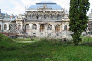 CJ vrea să sprijine financiar refacerea fațadei Cazinoului din Vatra Dornei