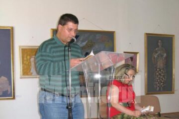 Claudiu Dobre citind din poeziile sale