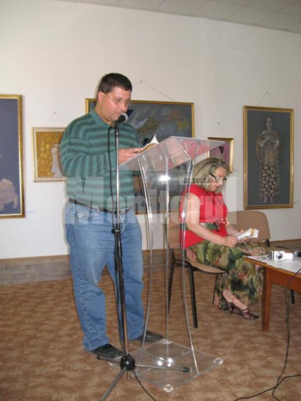 Claudiu Dobre citind din poeziile sale