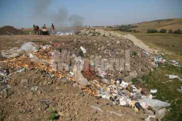 Închisă pe hârtie: Vechea groapă de gunoi a comunei Moara, folosită clandestin