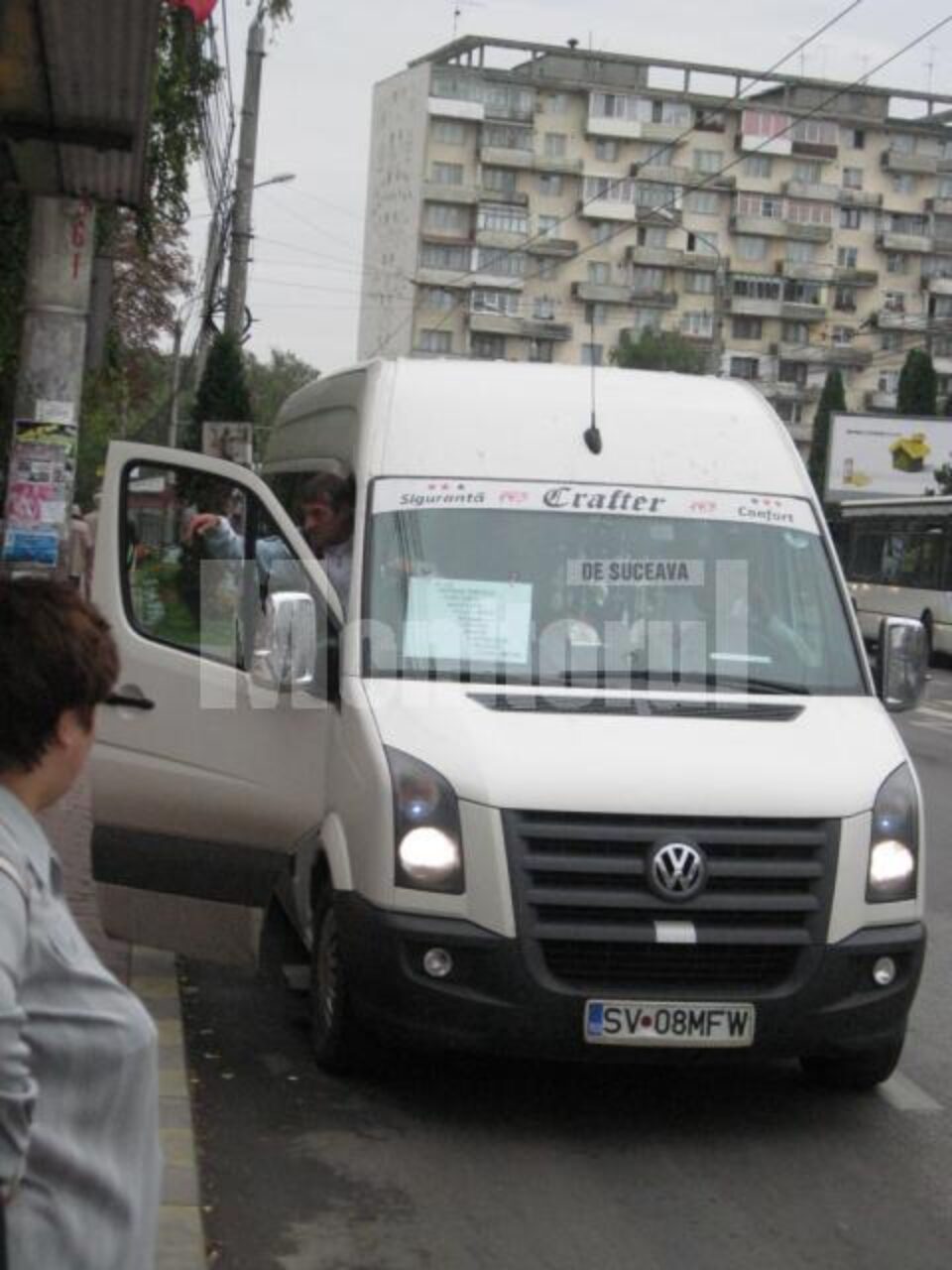 Maxi -taxi pirat, cu "soarec" care striga dupa calatori prin statii