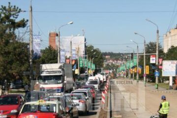 De ieri, circulația a fost blocată și pe al doilea tronson, dintre semaforul de la Carrefour și sensul giratoriu din fața podului de trecere peste calea ferată