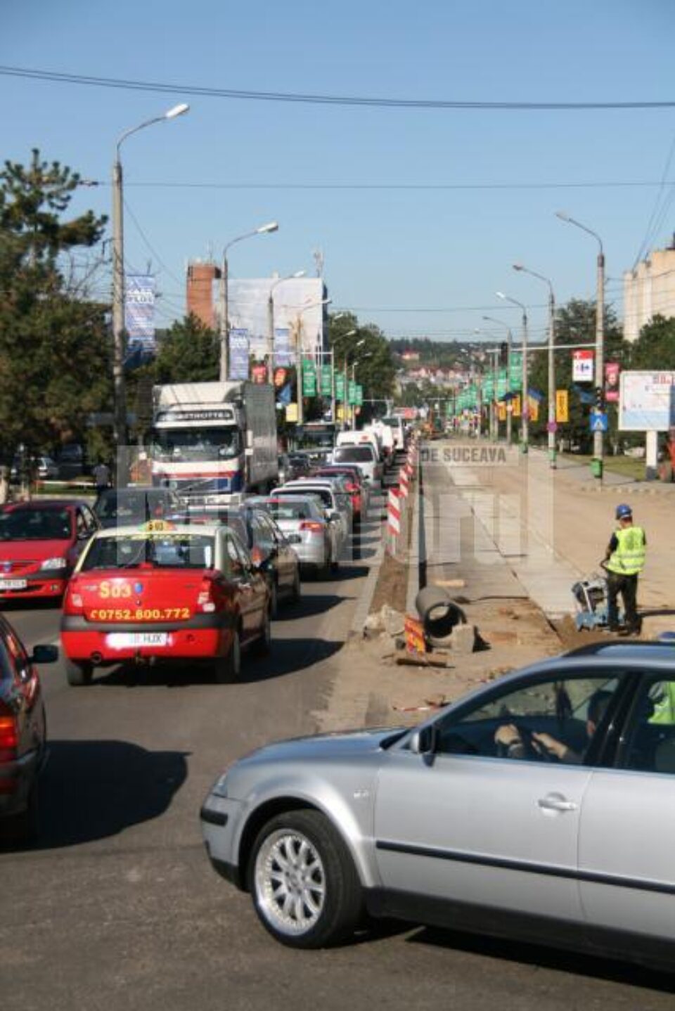 De ieri, circulația a fost blocată și pe al doilea tronson, dintre semaforul de la Carrefour și sensul giratoriu din fața podului de trecere peste calea ferată
