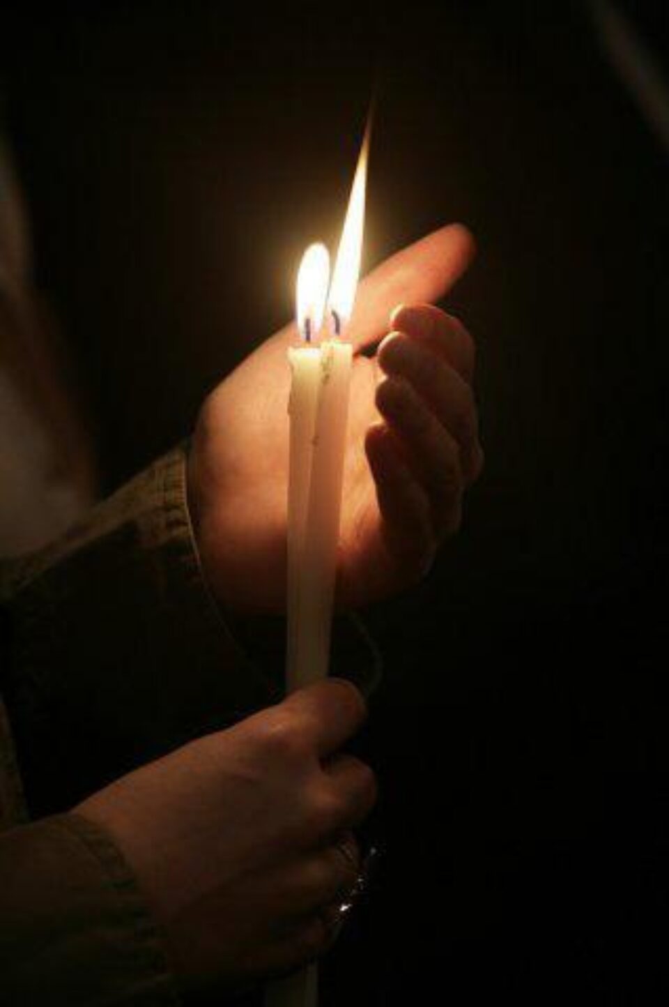 Lumina adusă ca prinos lui Dumnezeu. Foto: PHOTONONSTOP